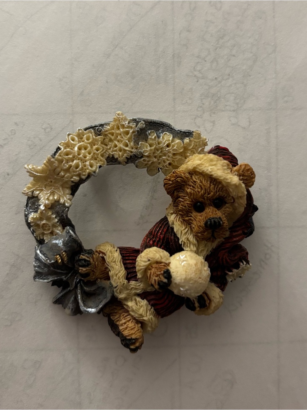 Boyds Bear Holiday Wreath Pin — Brown & Cream with Red Coat